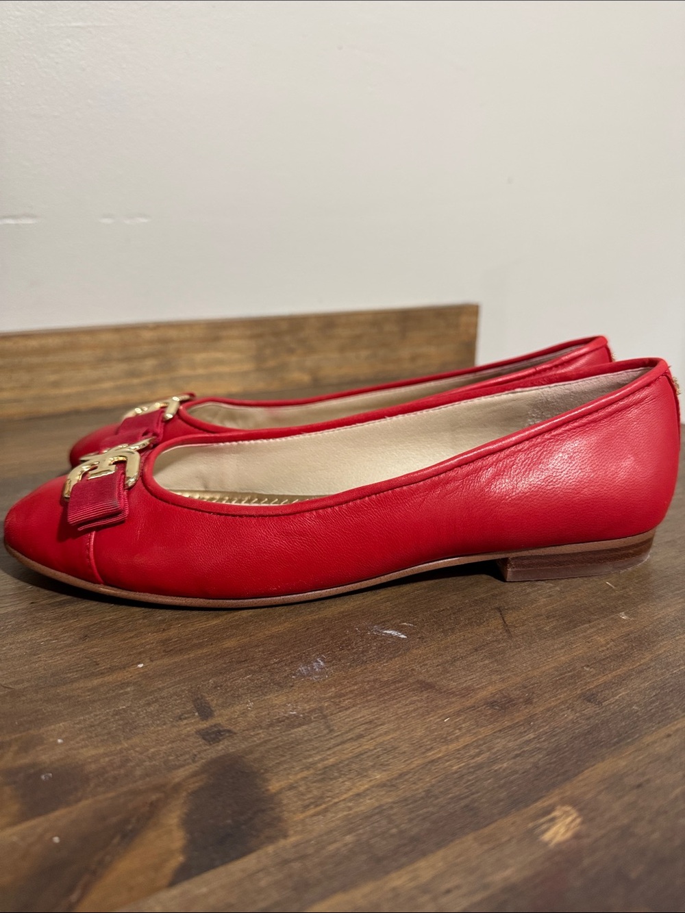 Sam Edelman Red Leather Bow Ballet Flats Gold Logo Size 9.5 - Picture 3 of 7